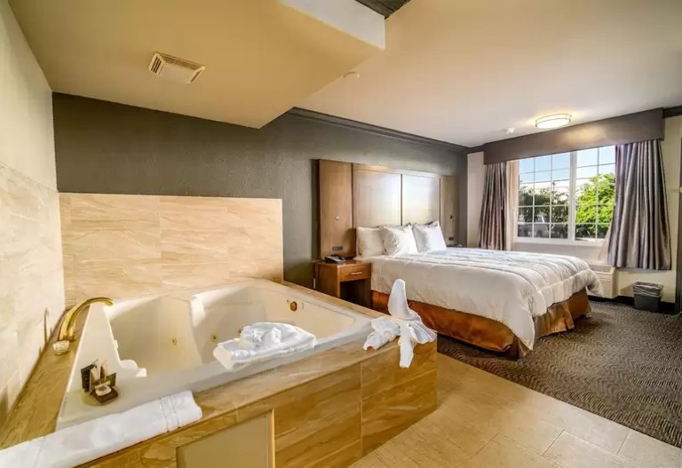 10 Best Hotels with Jacuzzi in Room in L.A. WTSI